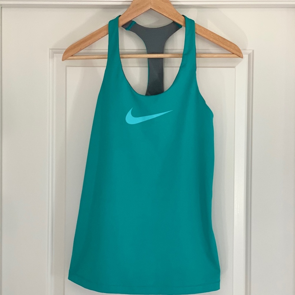 Nike Razorback teal tank top built in bra dri-fit